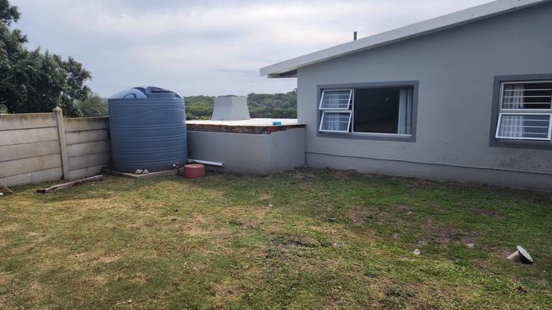 6 Bedroom Property for Sale in Paradise Beach Eastern Cape
